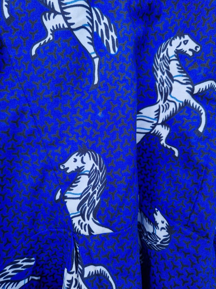 Haut à basque wax type africain bleu motifs chevaux blancs taille 46/48 - photo numéro 3