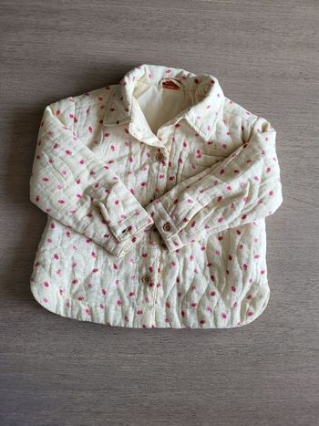 Jolie veste blanc cassé à fraise imprimé