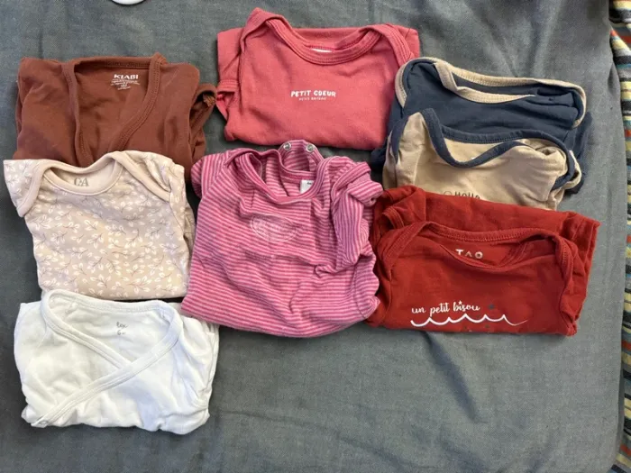 Lot de 8 bodies 6 mois manches longues