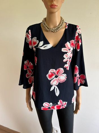 Blouse bleue marine et fleurie LolaLiza taille française 36 jamais portée