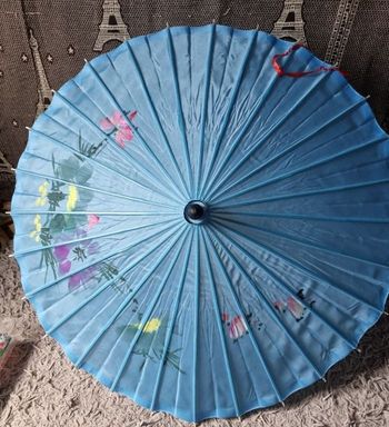 Ombrelle japonaise bleu à fleurs
