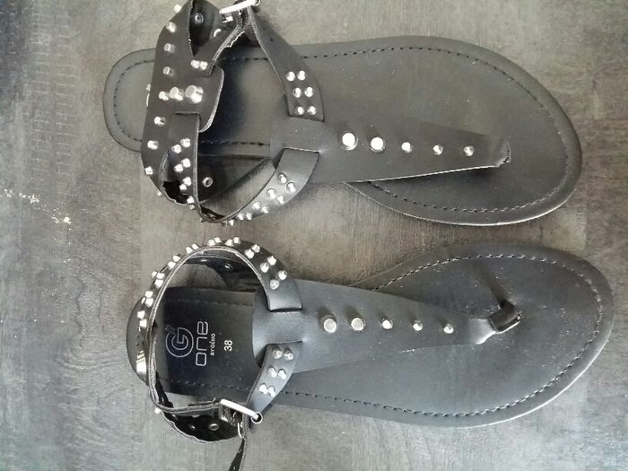 2 PAIRES DE SANDALES CLOUTEES - TAILLE 38 - photo numéro 4