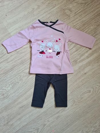 Ensemble t shirt manches longues et legging 3 mois