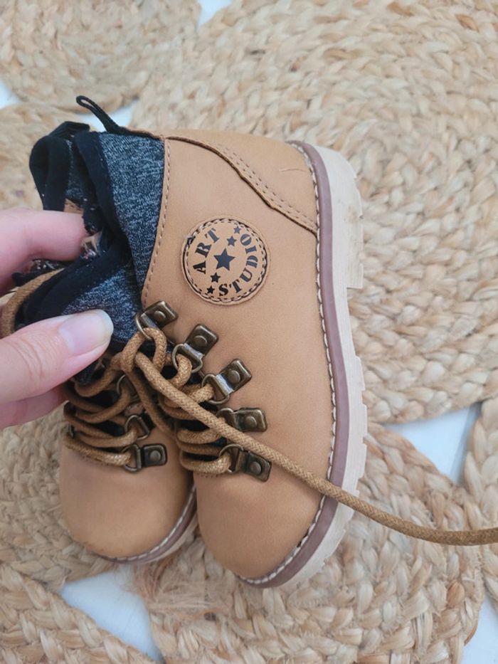 Bottines à lacets pointure 23 - photo numéro 2