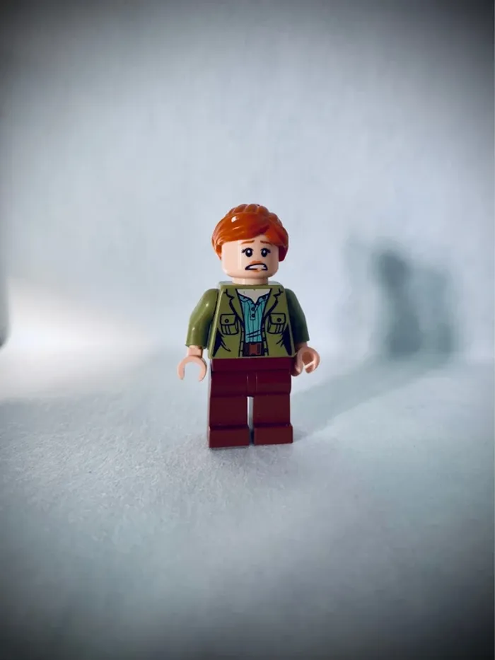 Minifigurine LEGO Jurassic World - Claire Dearing (Réf.Jw021) - Très bon état