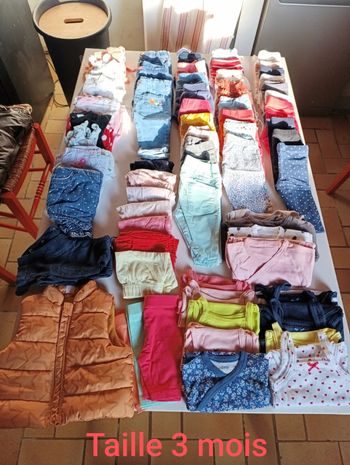 Lot vêtements fille taille 3 mois 