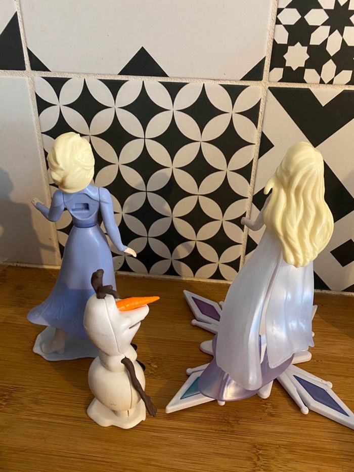 Grandes Figurines Elsa olaf maxi kinder suprise - photo numéro 2