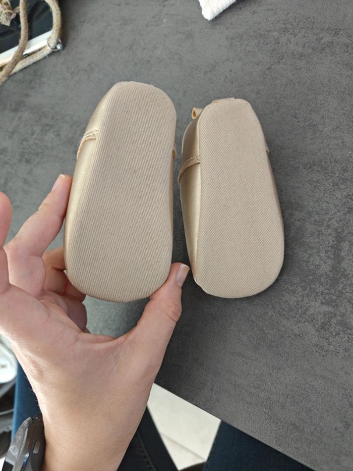 Chaussures dorées - photo numéro 3