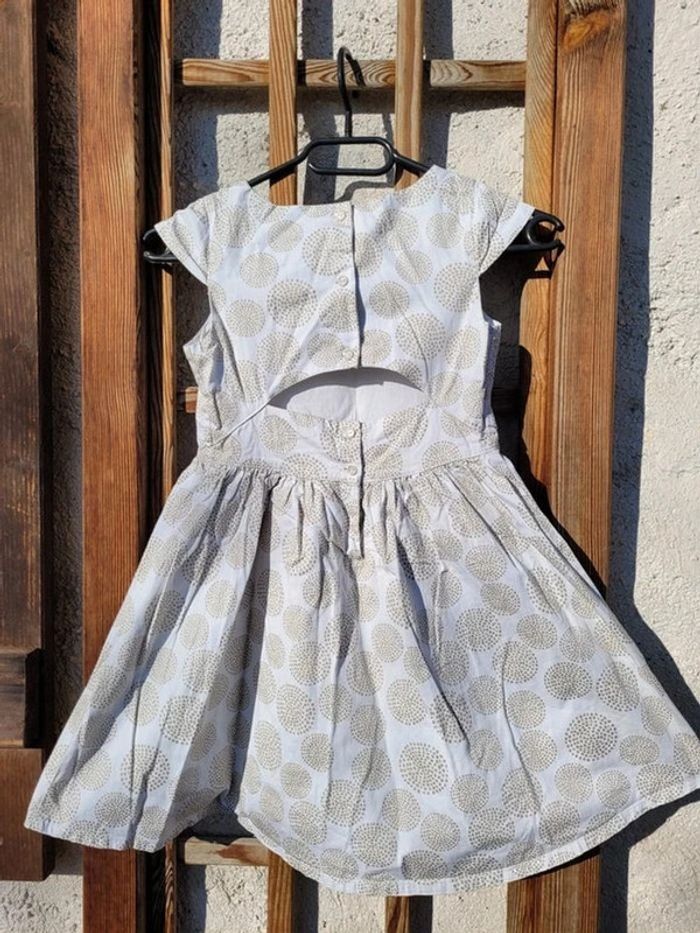 Superbe robe de cérémonie vertbaudet blanche à motifs dorés pailletés, dos nu, 8 ans - photo numéro 2