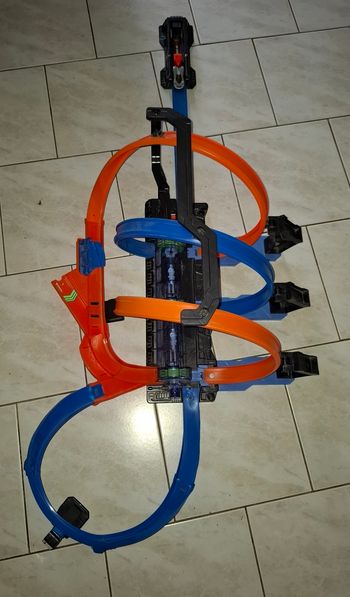 Hot Wheels looping infernal