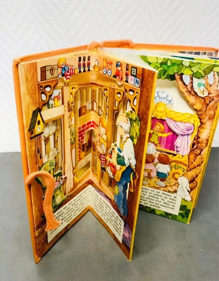 Livre Pinocchio Rouge et Or (1981) – pop-up / relief vintage - photo numéro 3