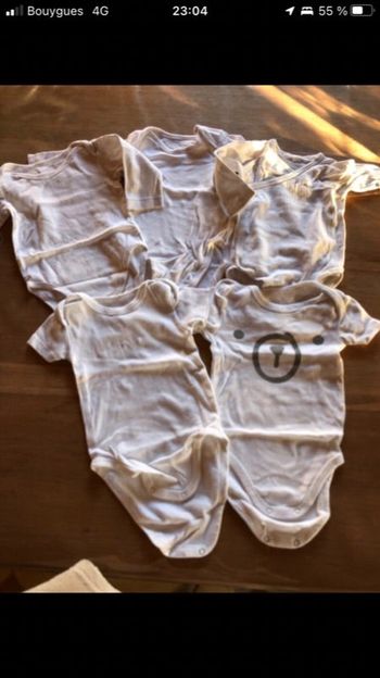 Lot 5 bodys 6mois