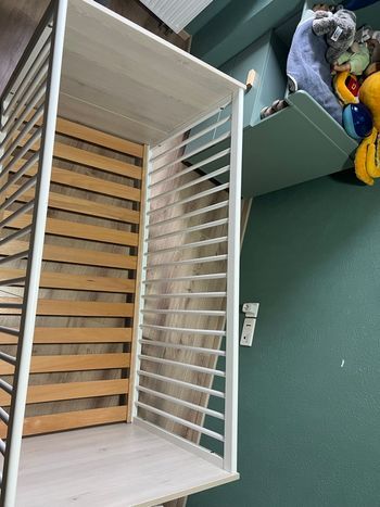 Lit bébé à barreaux 