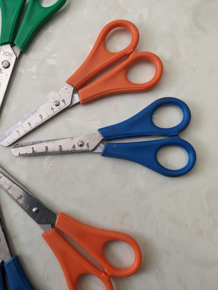 Lot de 10 paires de ciseaux enfants inox à bouts ronds. - photo numéro 5