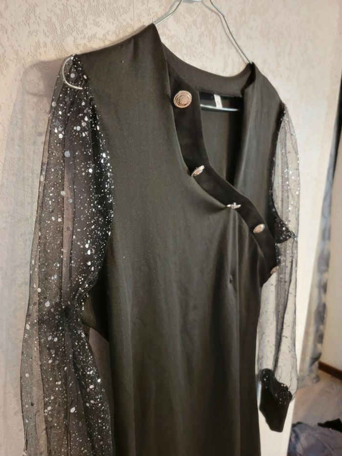 Très jolie robe tunique avec manches en dentelle pailleté très chic élégant old money - photo numéro 3