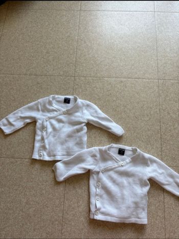 Lot de 2 vestes 1 mois