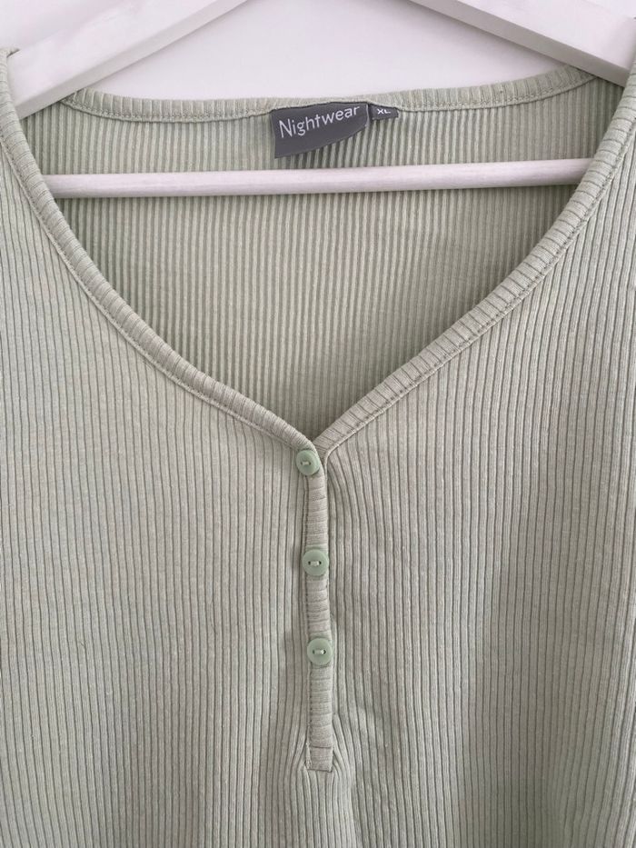 Haut de pyjama côtelé vert sauge – taille XL – comme neuf - photo numéro 4
