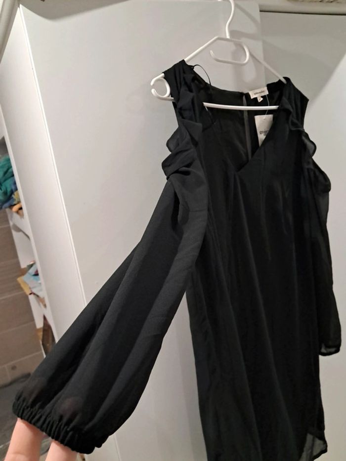 Robe v - photo numéro 2