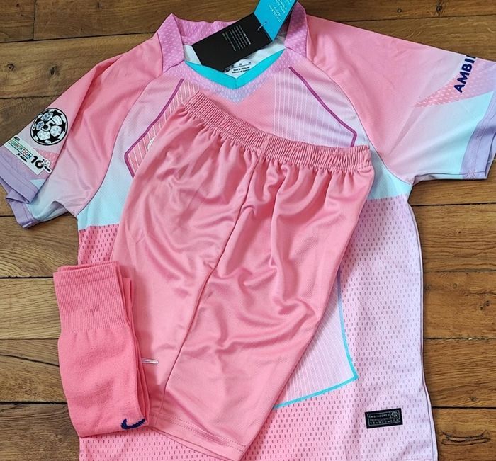 Splendide kit football taille 10 ans modèle 2026 Lamine Yamal Barcelone - photo numéro 3