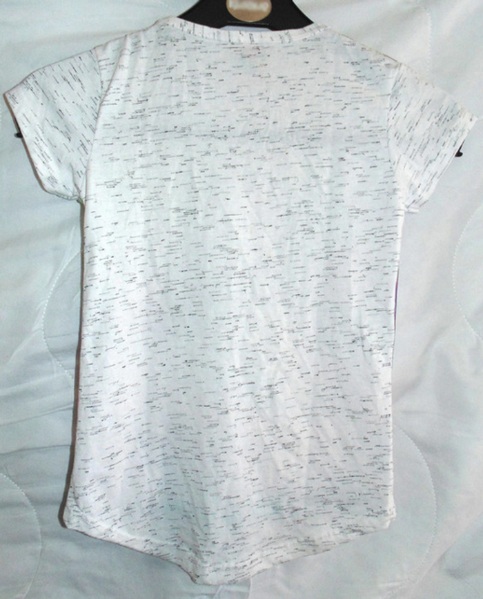 Tee-Shirt Jeune Fille Au Chapeau 6_7 Ans Comme Neuf - photo numéro 3