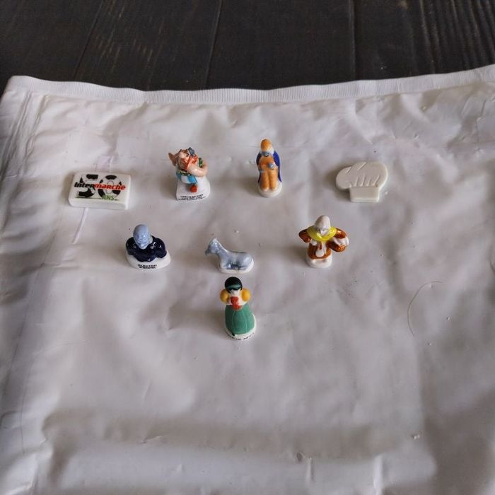 8 fèves lot No 6 à 3 euros