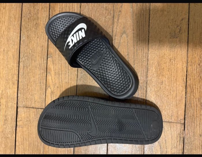 Claquettes Nike