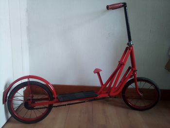 Ancienne trotinette à piston de 1930