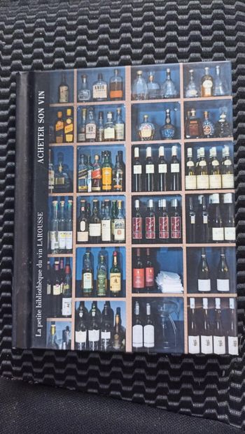 livre Le petite bibliothèque du vin Larousse Acheter son vin