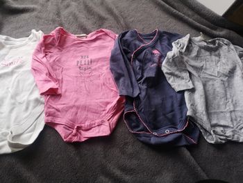 Lots bodies fille 3mois
