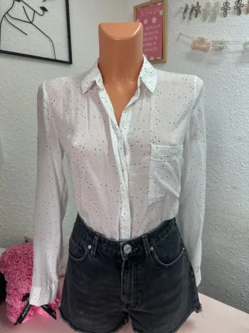 Chemise blanche à pois coloré