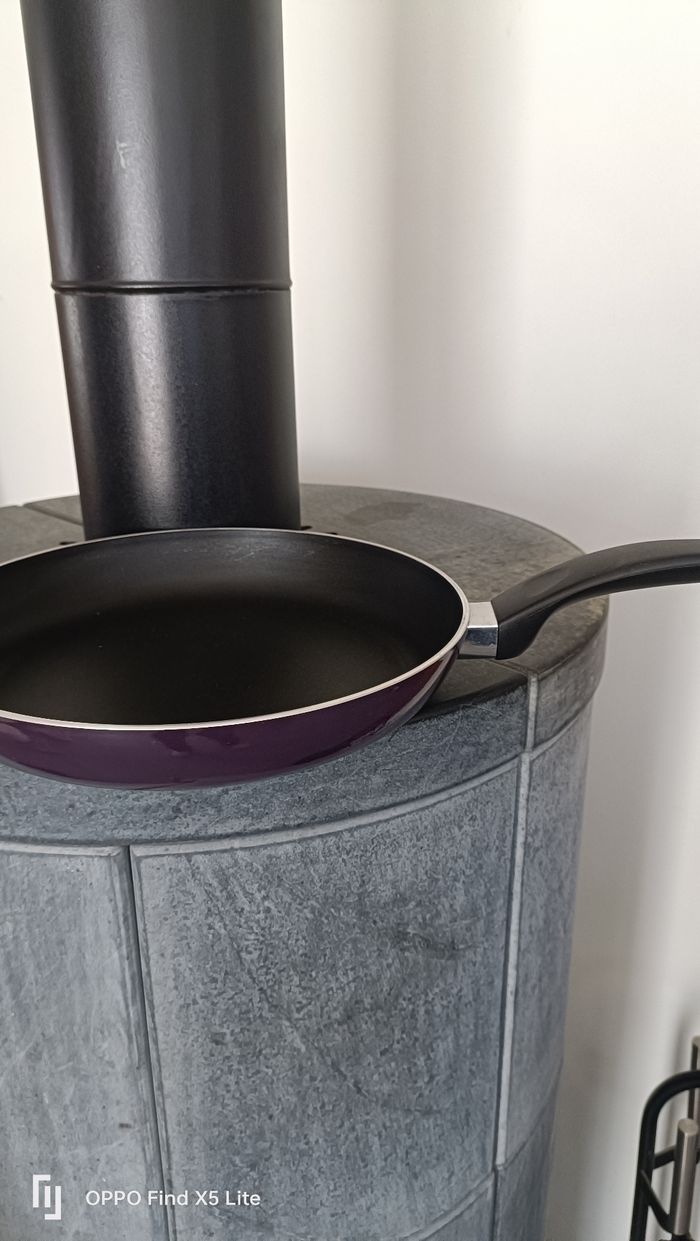 Poêle violette carrefour