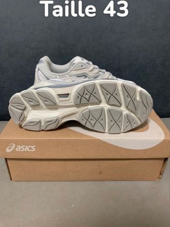 Paire ascis gel NYC taille 43 en excellent état avec la boîte - photo numéro 3