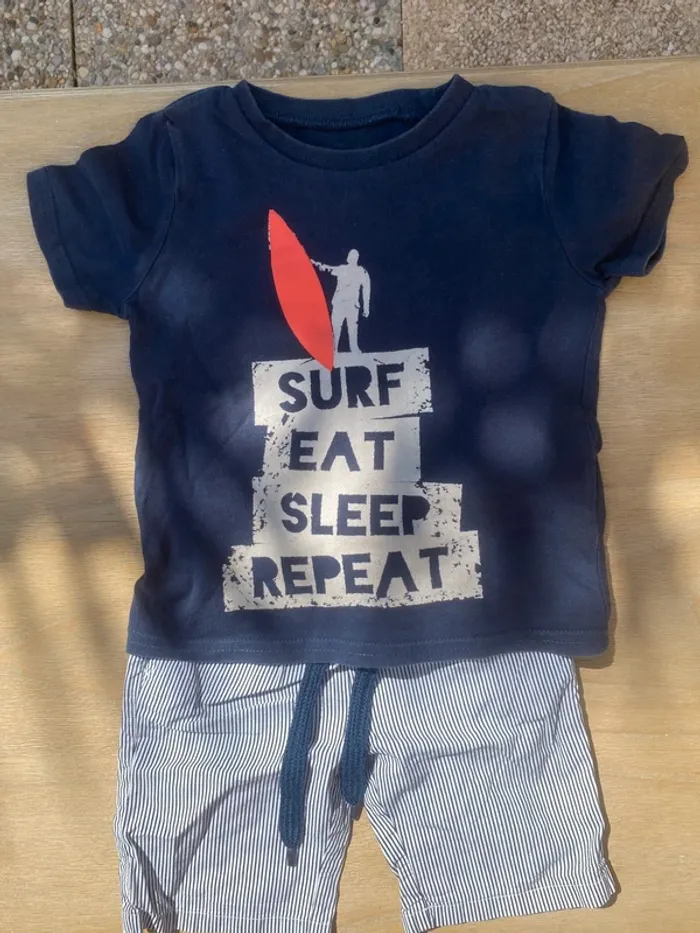 Ensemble tee shirt/short taille 2 ans