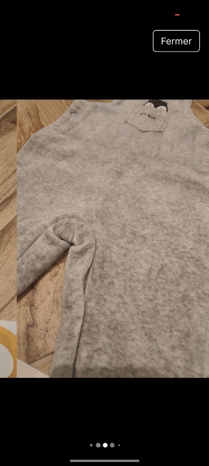 Lot ensemble 1 salopette grise chaude doublé et douce 
Avec t-shirt qui s'ouvre en totalité dans le dos 
Motif renard 
Marque p'tit bisou
Taille 3 mois 60cm
Parfait état - photo numéro 6