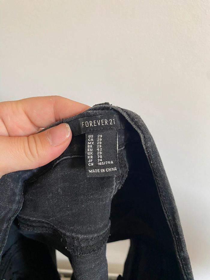 Petit short en jean noir • Forever 21 • Taille 42 - photo numéro 5