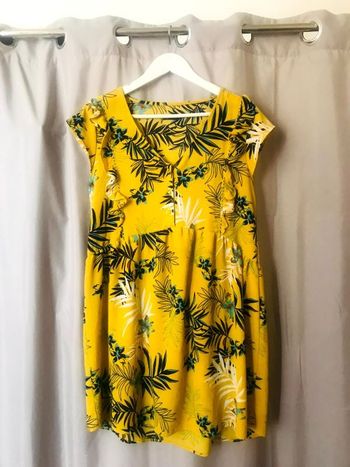 Robe fluide été jaune à motifs feuilles 36