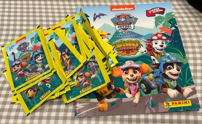 Album Panini, Pat’ Patrouille, Dino, rescue état neuf avec 39 pochettes d’images