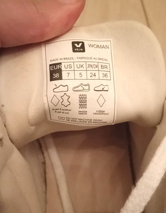 Paire de baskets Veja chic, confortable et en véritable cuir, pointure 38 en très bon état. - photo numéro 5