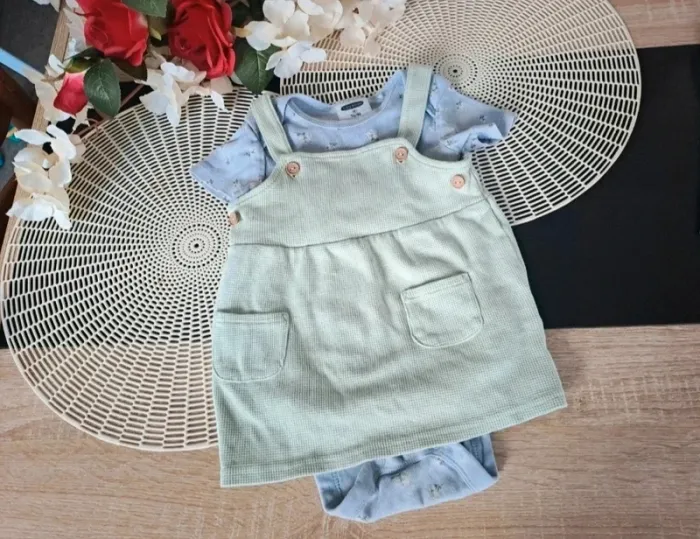 Robe+bodie, taille 9-12 mois, marque lily & Dan