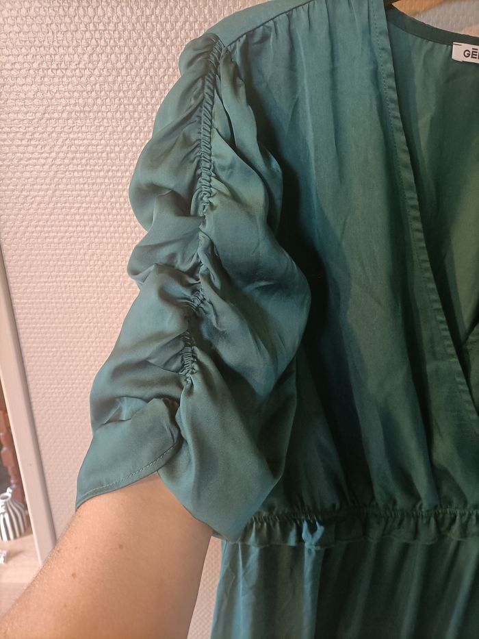 Robe mi longue verte satin cache coeur - photo numéro 2