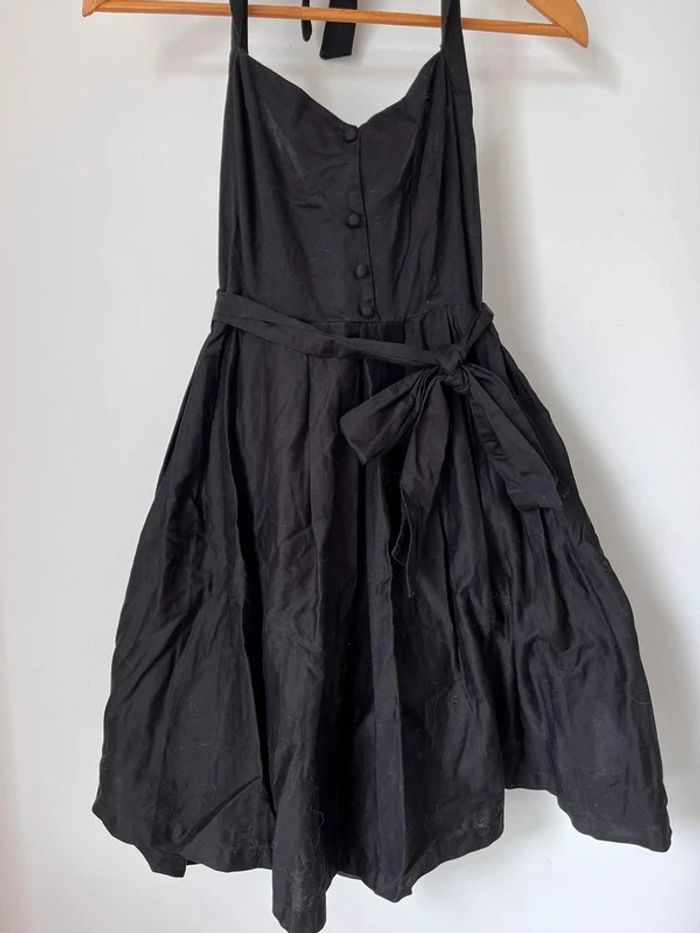 Robe noire dos nu pin up - photo numéro 3