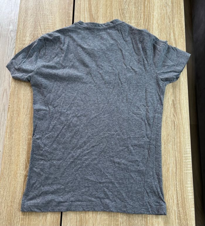 T-shirt gris Calvin Klein très bon état - photo numéro 2