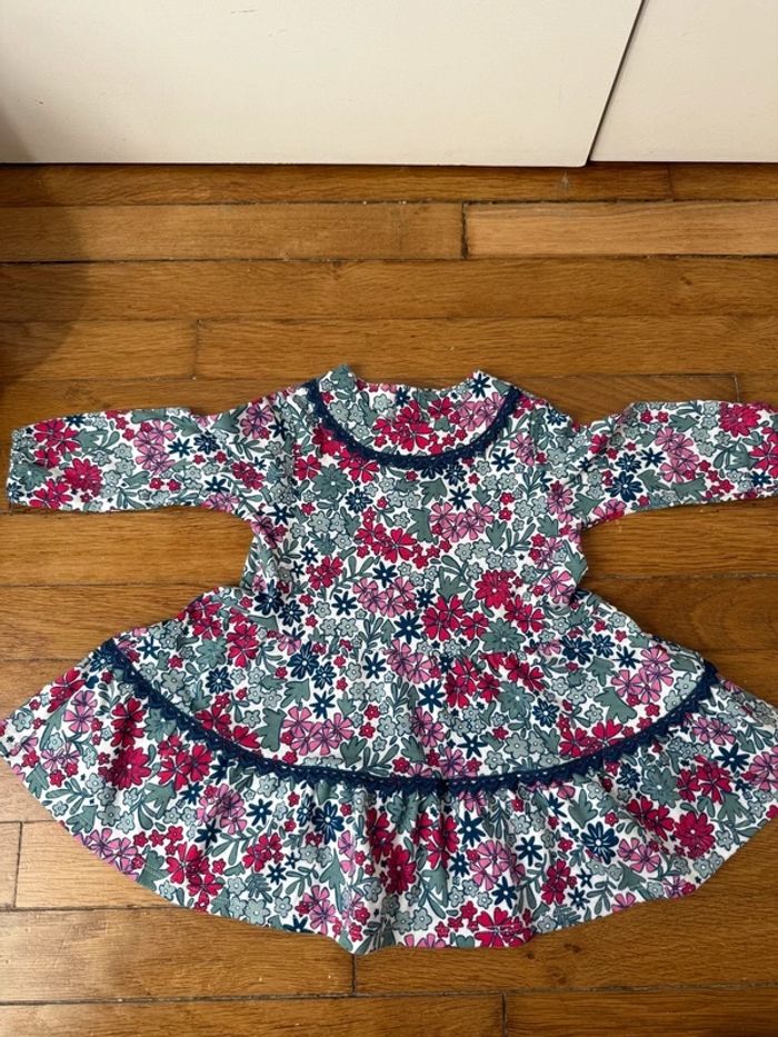 Robe à motifs fleurs et broderie cœurs - 12 mois