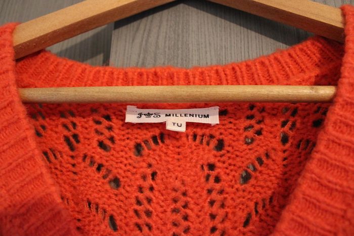 Pull rouge - photo numéro 3
