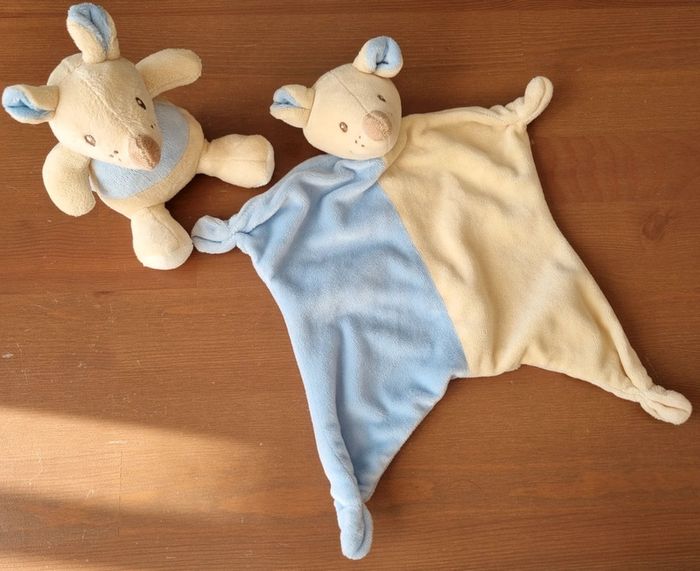 Doudou avec peluche