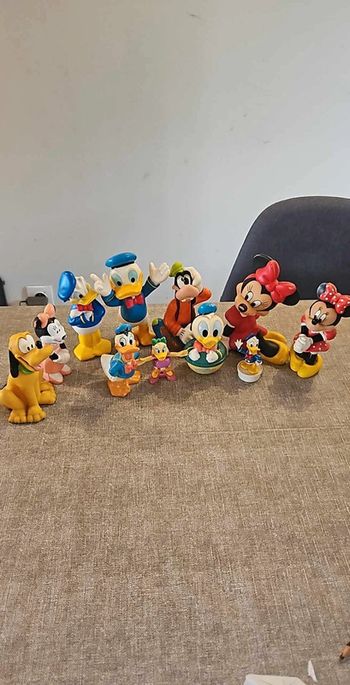 Lot de personnages Disney.