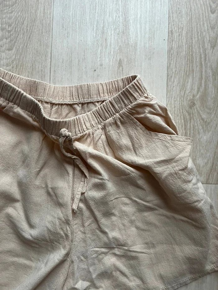 Petit short léger à taille élastique et poche acheté en Thaïlande M - photo numéro 3