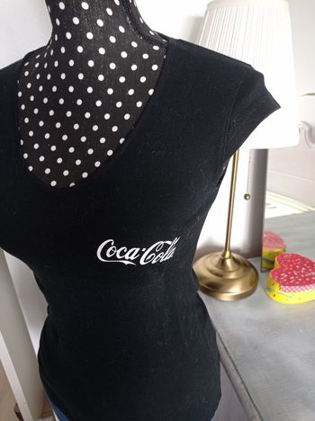 T-shirt noir, Sans manches. Coca-Cola