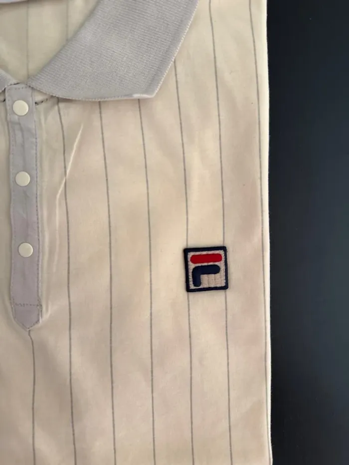 Polo FILA beige rayé – Taille M – Neuf avec étiquette - photo numéro 2
