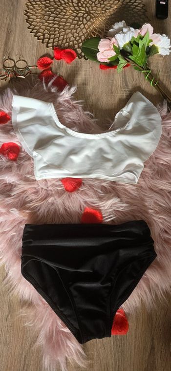Maillot de bain enfant 2 pièces taille 6 ans